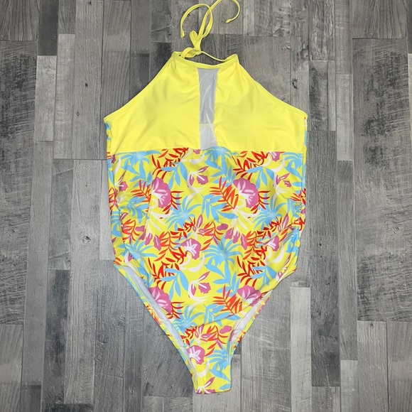 Maternity swimwear - Picture 1 of 3